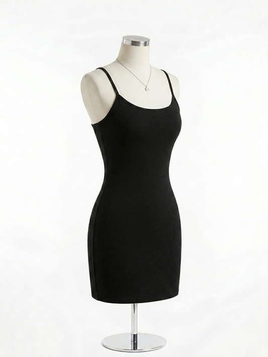 Minivestido negro de tirantes finos